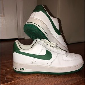 NWOT UNIQUE GREEN & WHITE NIKE AIR FORCE 1